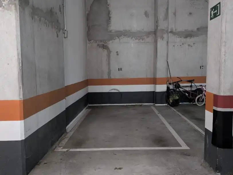 Parking of Garage for rent in Santiago de Compostela 