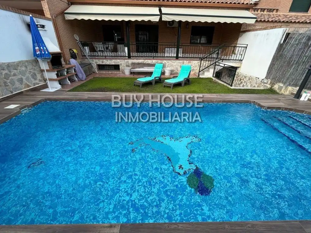 Piscina de Casa o chalet en venta en Illescas con Jardín privado