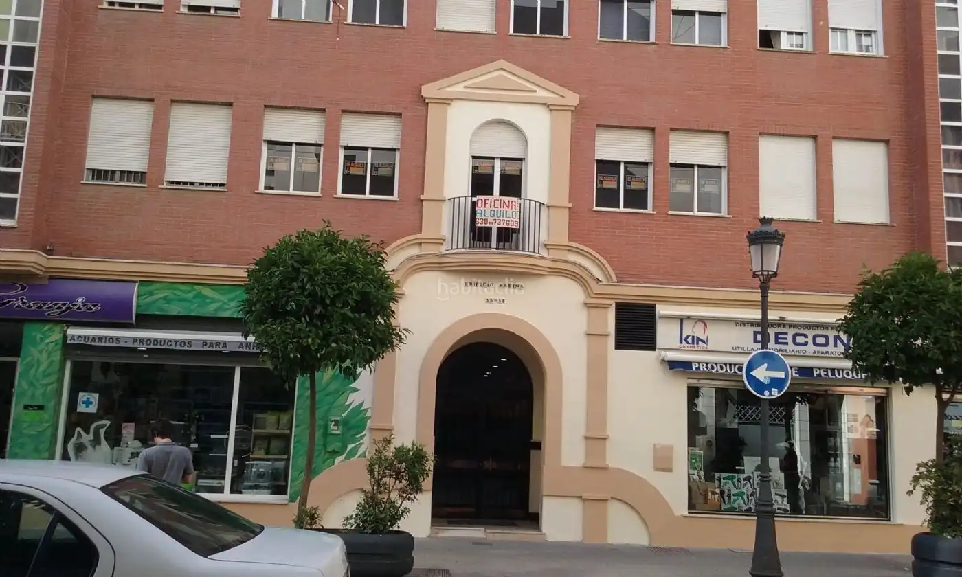 Oficina amb ascensor de lloguer a Calle Marina 16