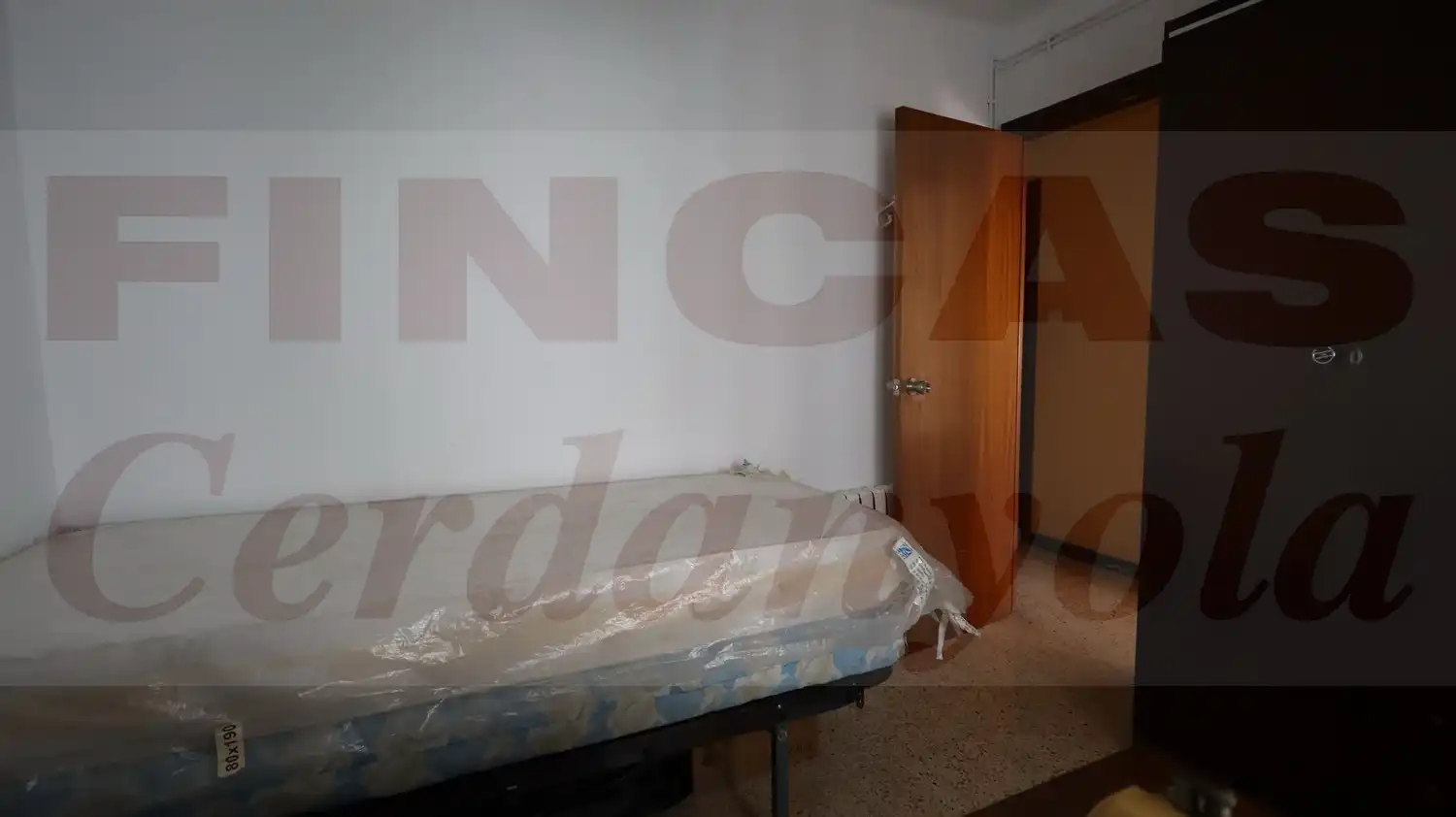 Dormitori de Pis en venda en Cerdanyola del Vallès amb Calefacció i Balcó