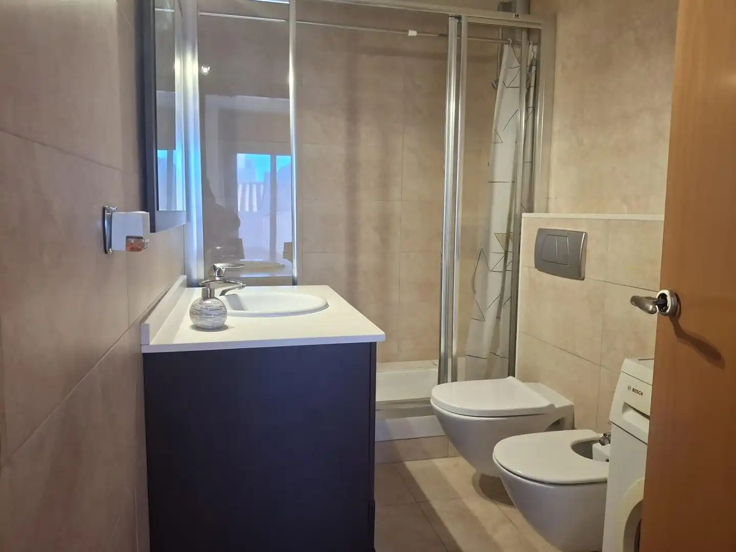 Baño de Ático en venta en Mataró con Terraza, Amueblado y Alarma