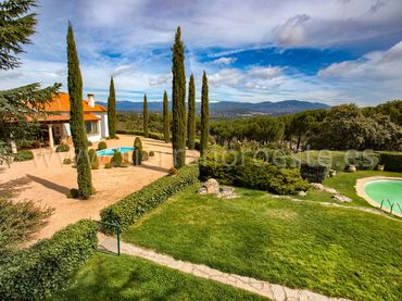 Detached house with pool for sale in Puerto de Galapagar - Las Cuestas