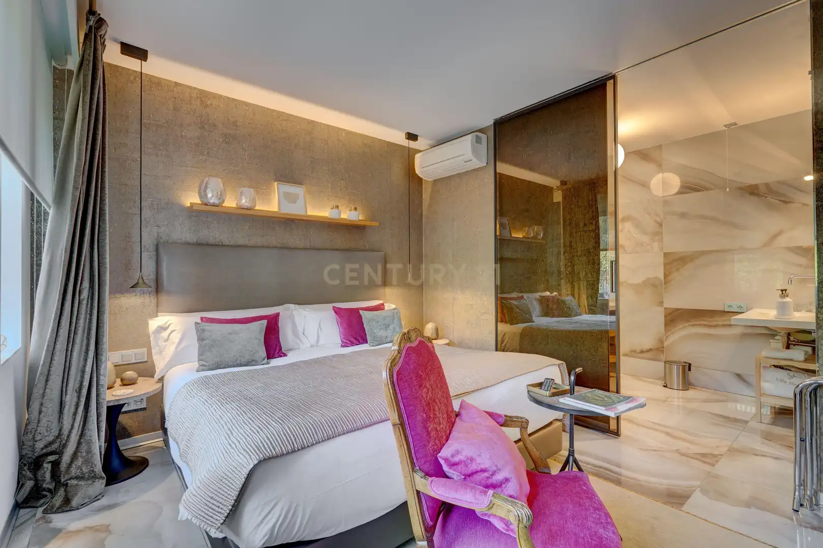 Dormitori de Casa o xalet en venda en Donostia - San Sebastián  amb Aire condicionat, Jardí privat i Piscina