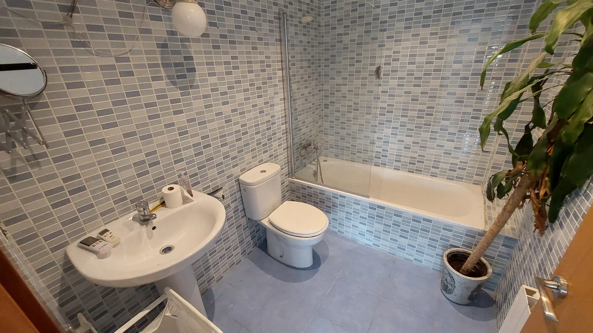 Badezimmer von Einfamilien-Reihenhaus zur Miete in Vilafranca del Penedès mit Klimaanlage, Heizung und Privatgarten