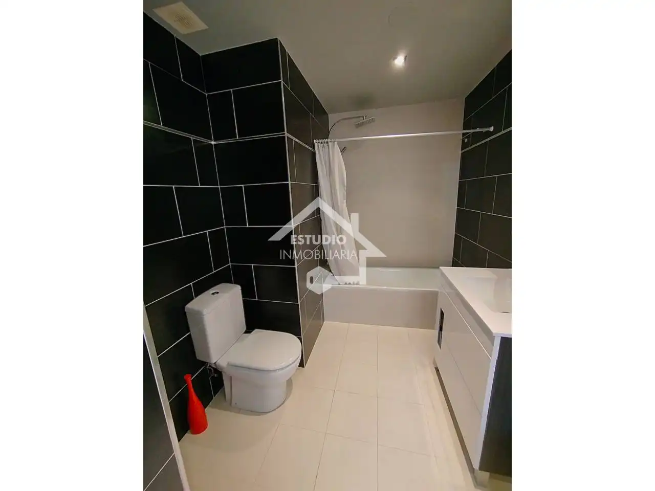 Baño de Dúplex en venta en Viana con Calefacción y Balcón