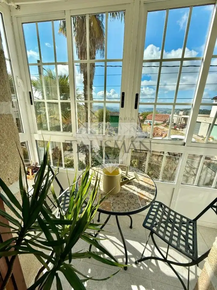 Vista exterior de Casa o xalet en venda en Bergondo amb Calefacció, Jardí privat i Terrassa