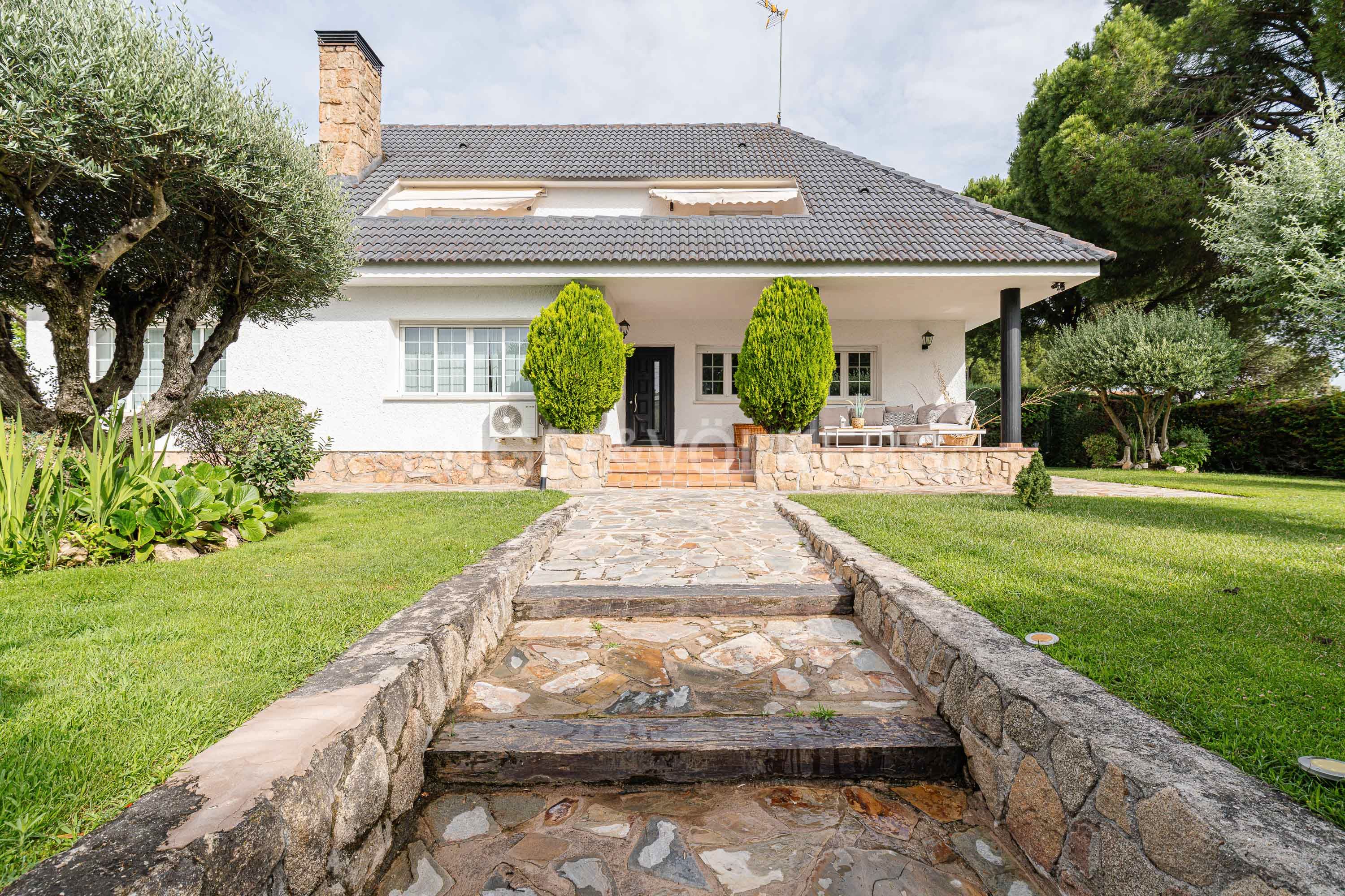 Jardí de Casa o xalet en venda en Villaviciosa de Odón amb Aire condicionat, Calefacció i Jardí privat