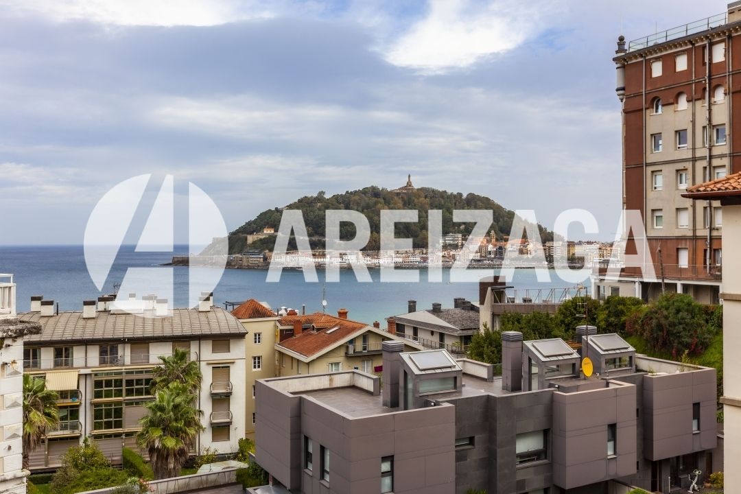 Vista exterior de Casa o chalet en venta en Donostia - San Sebastián  con Calefacción, Jardín privado y Terraza