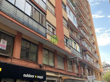Bureau avec ascenseur à louer à Calle Guardia Civil 5 1 A 24001 Leon