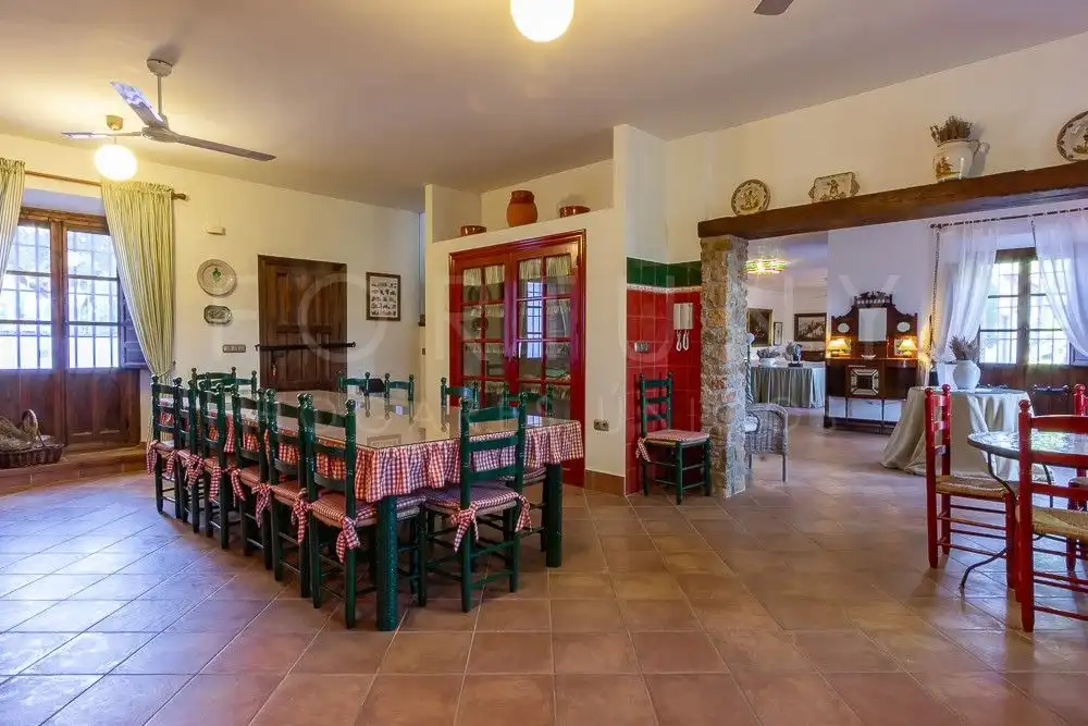 Menjador de Finca rústica en venda en Archidona amb Calefacció, Jardí privat i Terrassa