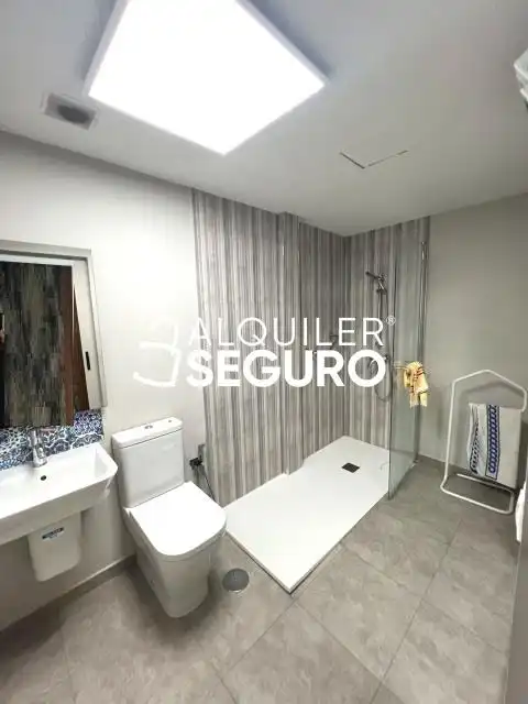 Bathroom of Flat for rent in Pinto  with Air Conditioner, Heating and Terrace
