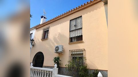 CASA ADOSADA CON UN EMPLAZAMIENTO ÚNICO EN CENTRO ESTEPONA