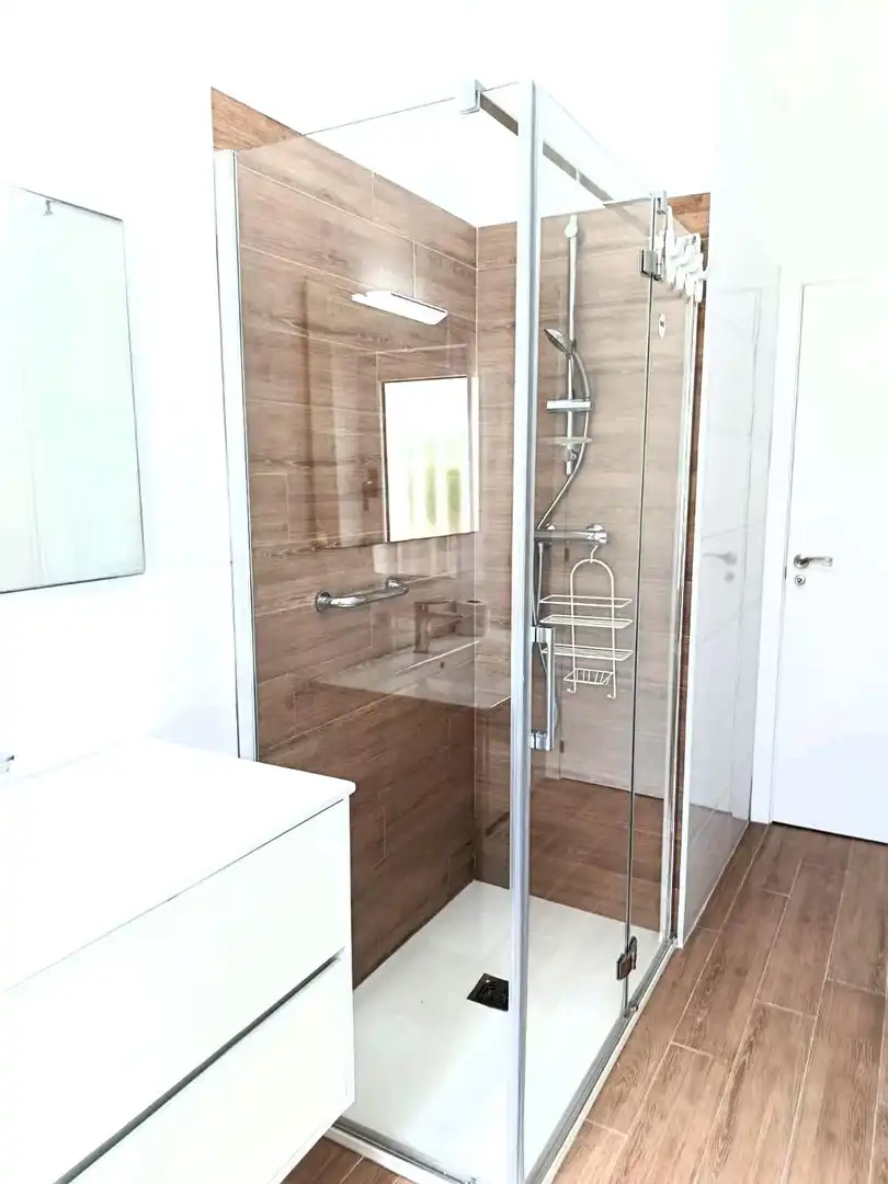 Badezimmer von Erdgeschoss zum Verkauf in Medio Cudeyo mit Heizung, Privatgarten und Terrasse