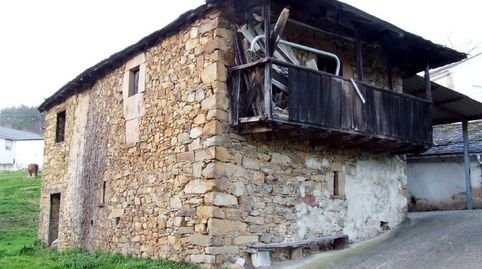 CASA DE PIEDRA PARA RESTAURAR TOTALMENTE.