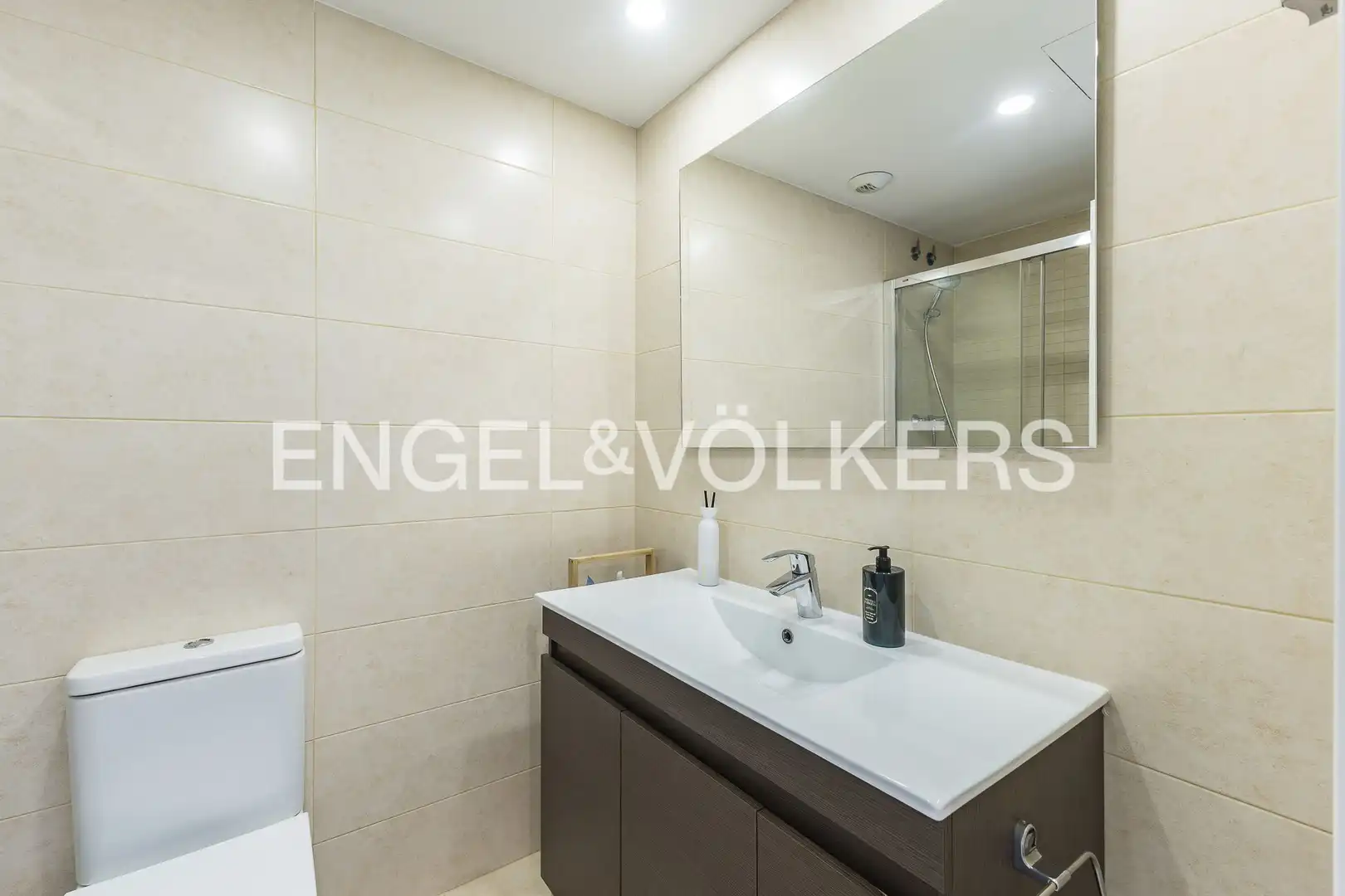 Baño de Piso en venta en Esplugues de Llobregat con Aire acondicionado, Calefacción y Jardín privado
