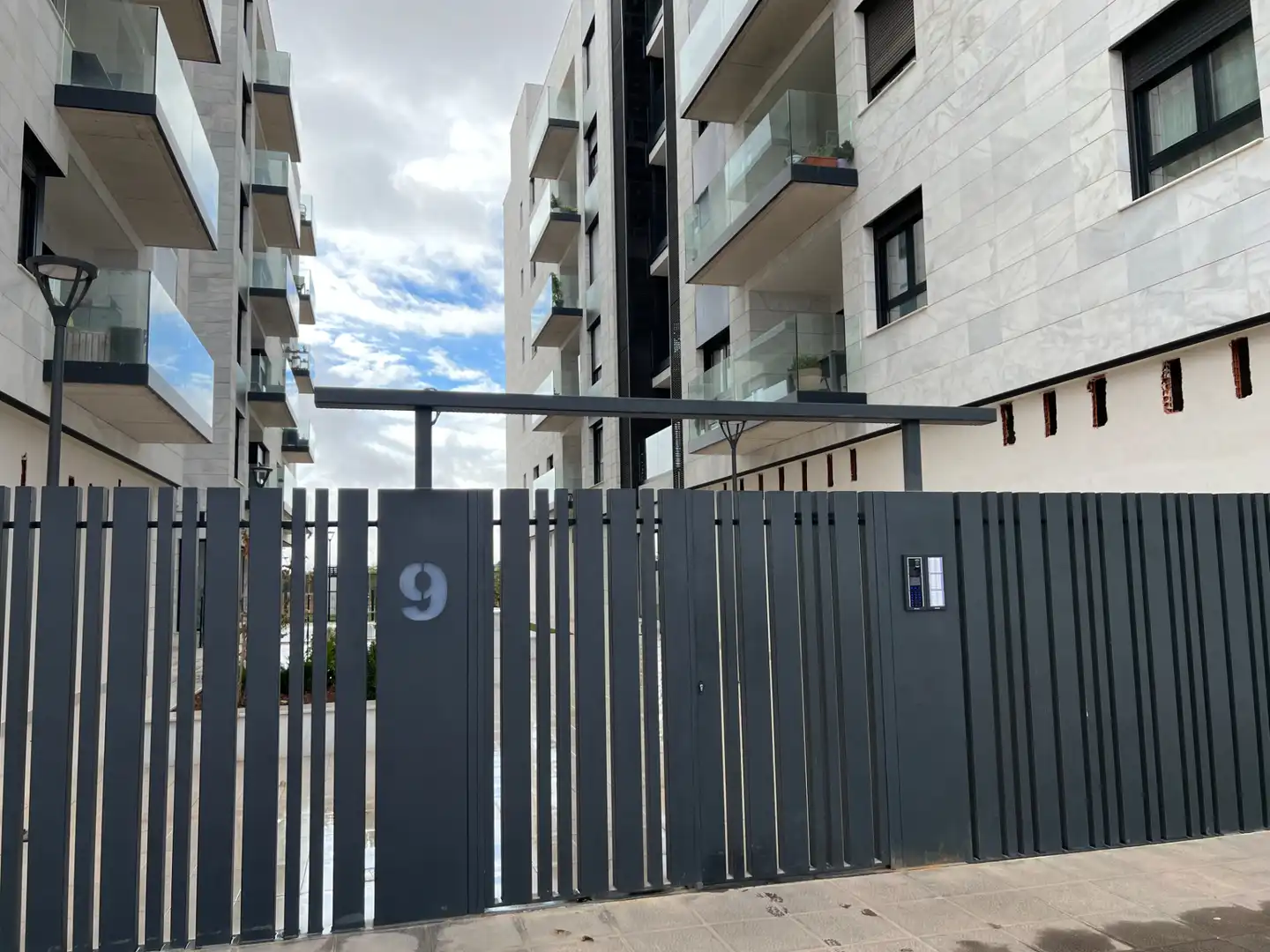 Vista exterior de Ático en venta en Alcázar de San Juan con Aire acondicionado, Calefacción y Terraza
