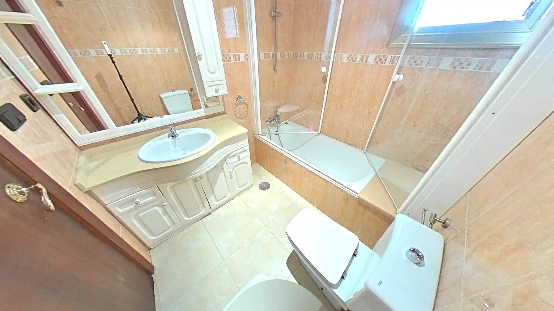 Badezimmer von Wohnungen zum Verkauf in Elche / Elx mit Klimaanlage und Balkon