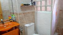 Badezimmer von Wohnung zum verkauf in Barbate mit Balkon