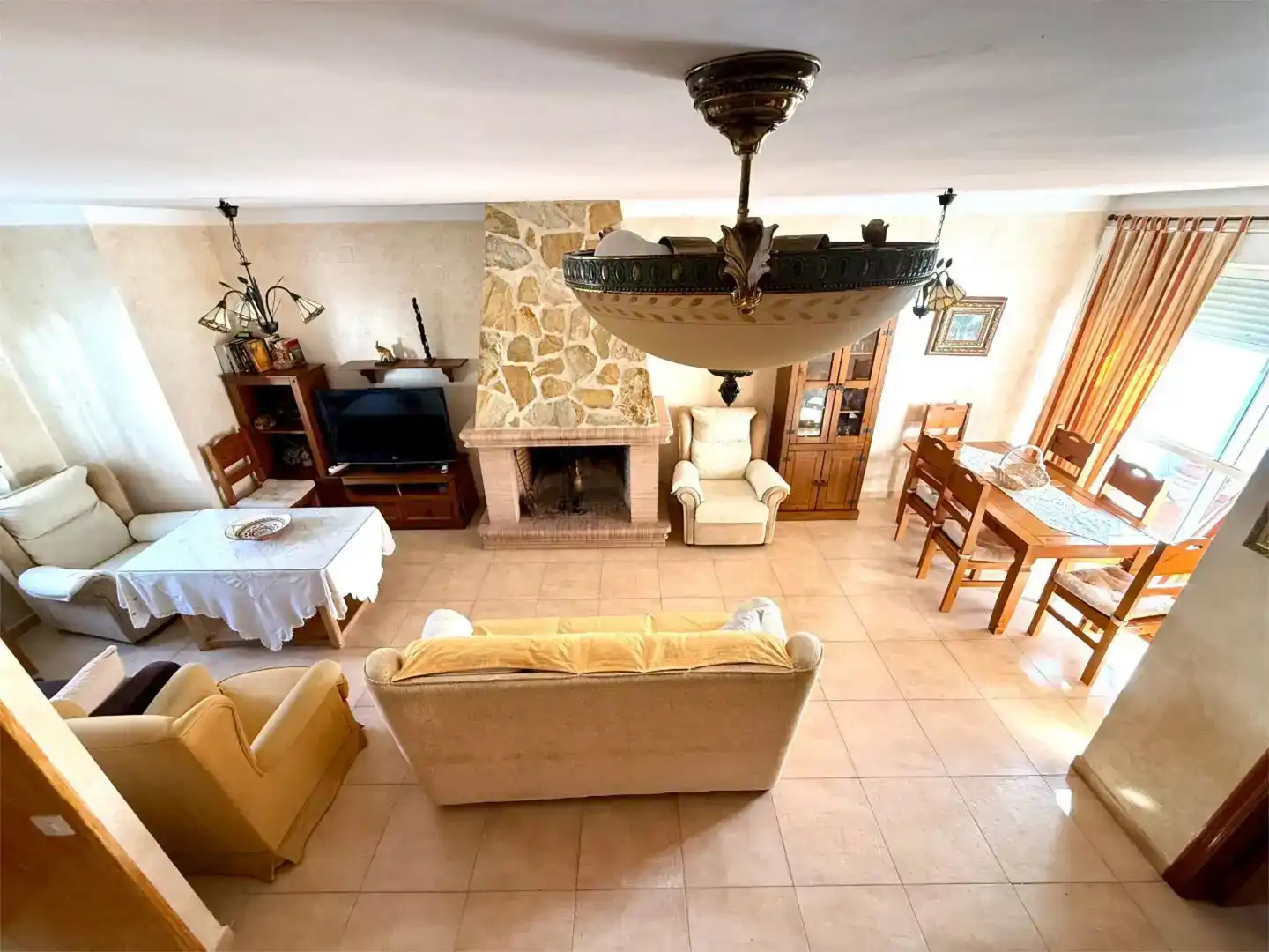 Sala d'estar de Casa adosada en venda en El Pedroso amb Aire condicionat i Balcó
