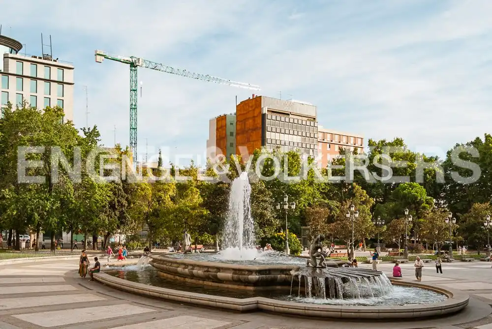 Außenansicht von Erdgeschoss zur Miete in Madrid mit Klimaanlage, Heizung und Möbliert