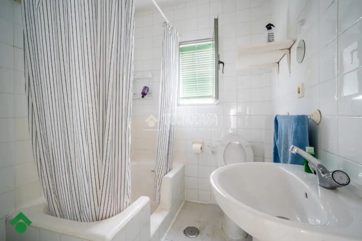 Bathroom of Flat for sale in Córdoba  with Air Conditioner and Balcony