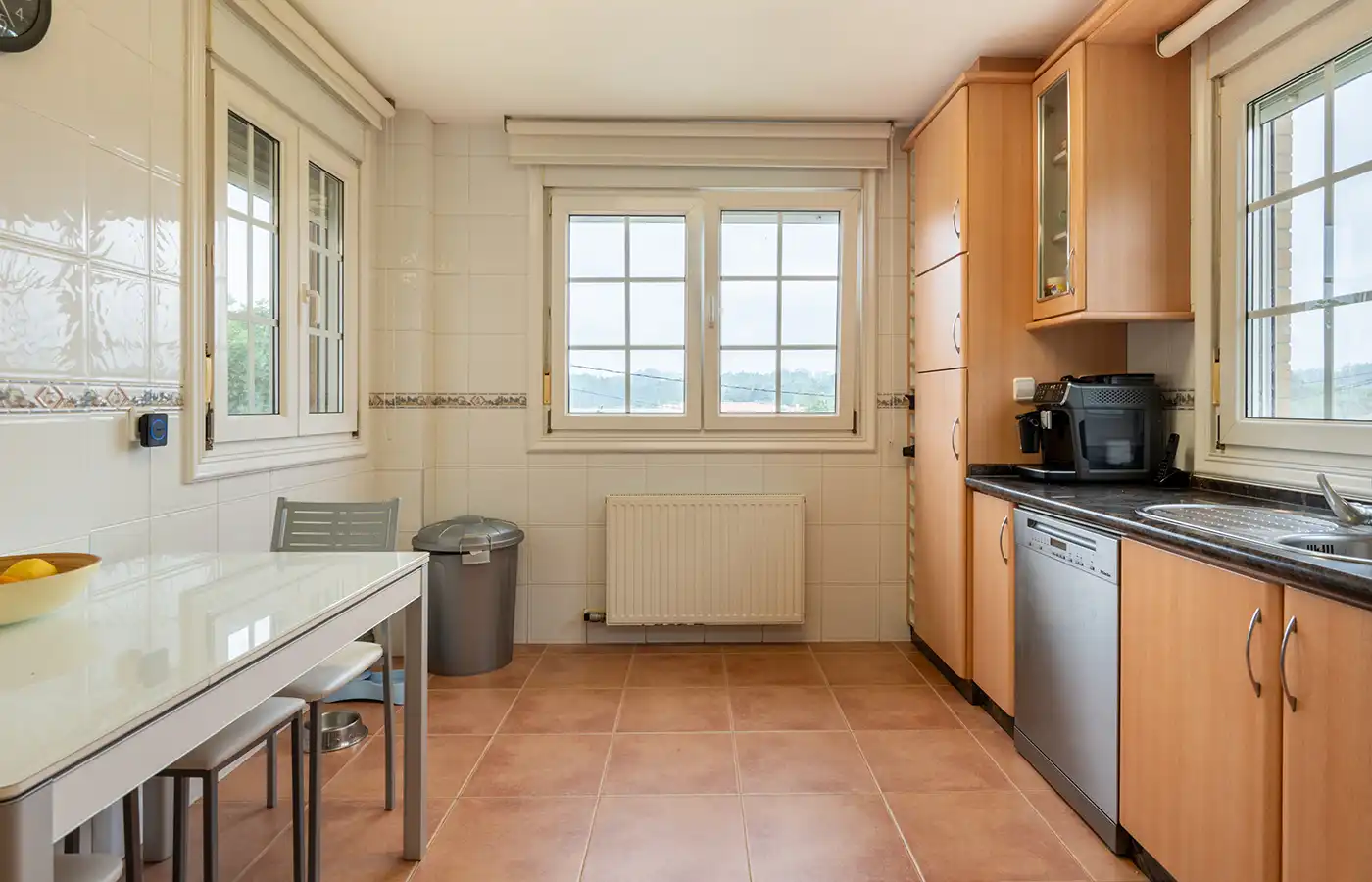 Cocina de Casa o chalet en venta en Oleiros con Calefacción, Jardín privado y Parquet