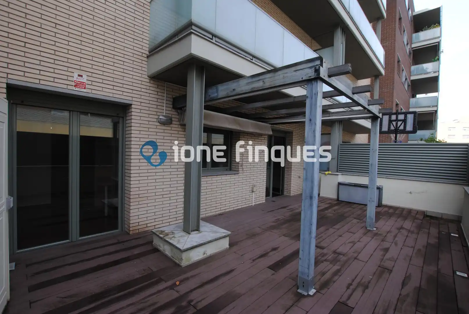 Terrasse von Wohnung zum Verkauf in Sant Cugat del Vallès mit Heizung, Privatgarten und Terrasse