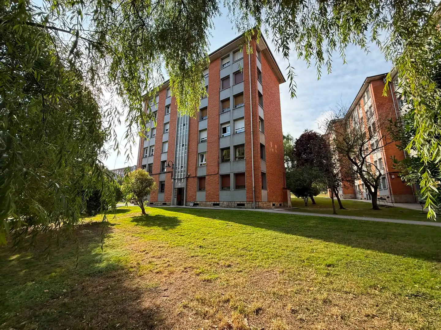 Vista exterior de Pis en venda en Gijón  amb Traster