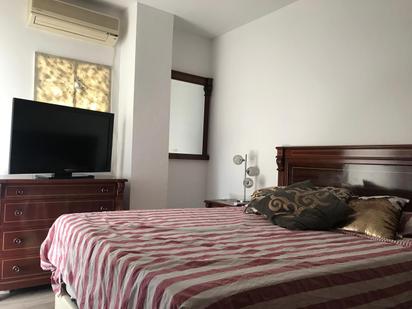 Bedroom of Flat to rent in  Sevilla Capital  with Air Conditioner, Terrace and Swimming Pool