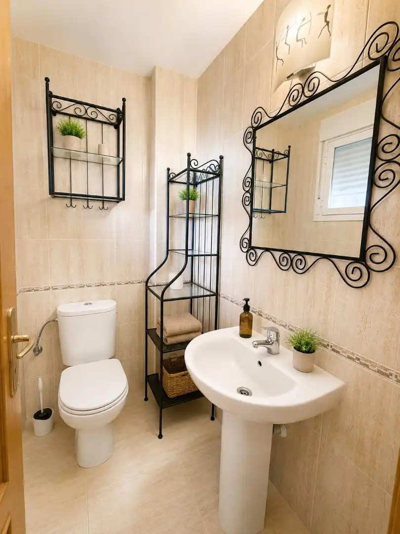 Badezimmer von Einfamilien-Reihenhaus zur Miete in Alovera mit Heizung, Privatgarten und Ofen