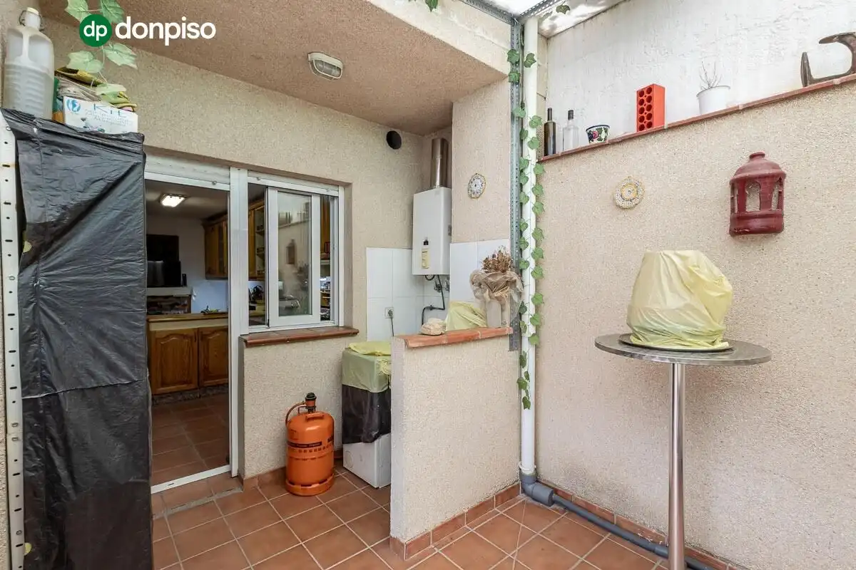 Casa aparellada amb terrassa en venda a Camino CEMENTERIO, imagen 11