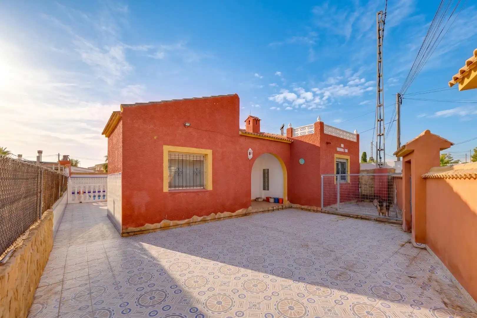 Vista exterior de Casa adosada en venda en Orihuela amb Aire condicionat, Jardí privat i Terrassa