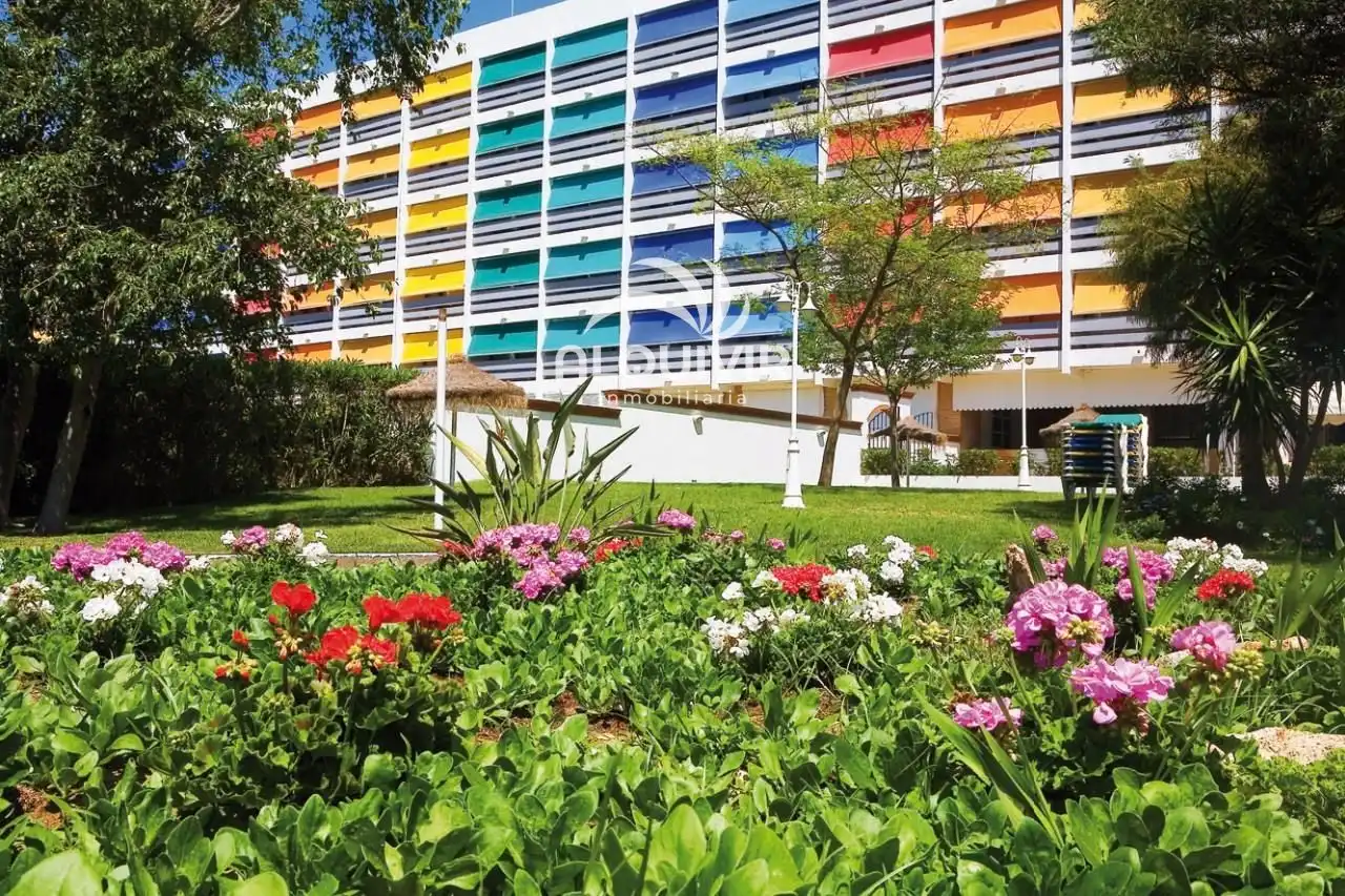 Vista exterior de Pis en venda en Almonte amb Aire condicionat, Terrassa i Piscina