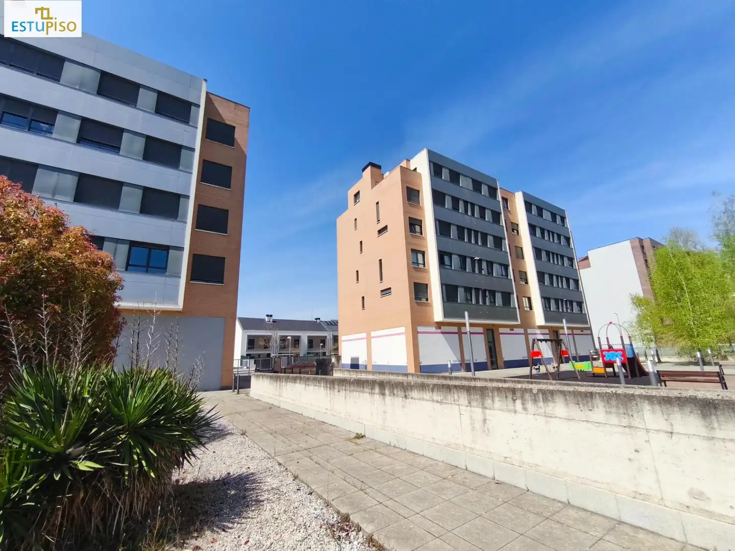 Vista exterior de Piso en venta en Vitoria - Gasteiz con Calefacción, Jardín privado y Terraza
