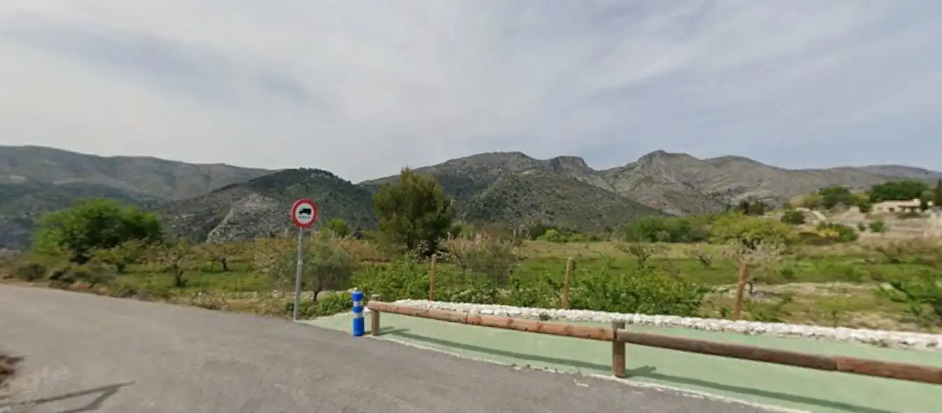 Außenansicht von Einfamilien-Reihenhaus zum Verkauf in La Vall de Laguar mit Balkon
