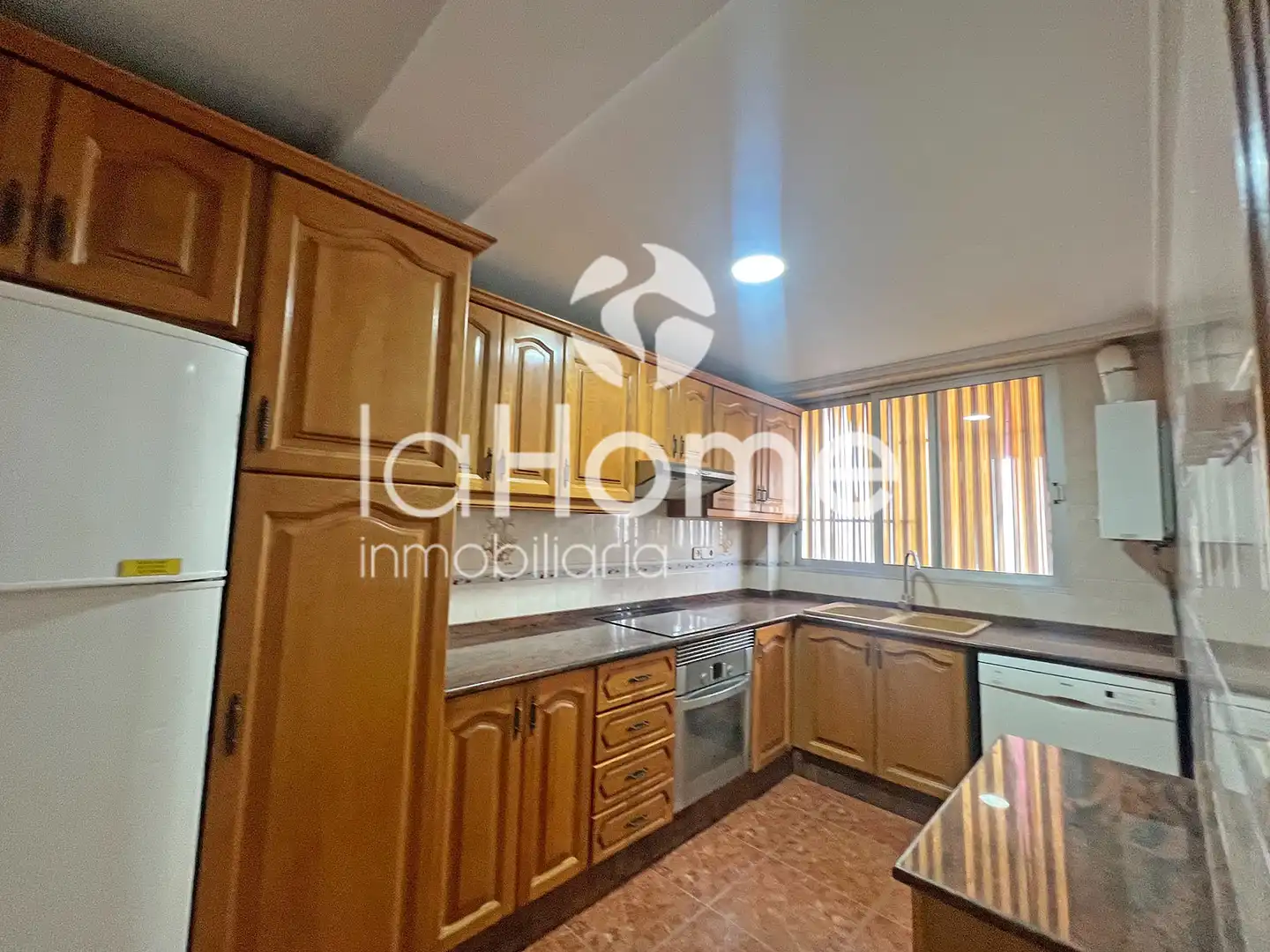 Kitchen of Flat for sale in Paterna  with Parquet flooring, Terrace and Storage room