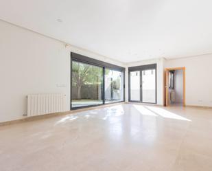 Exterior view of Single-family semi-detached to rent in La Moraleja  with Air Conditioner, Heating and Private garden
