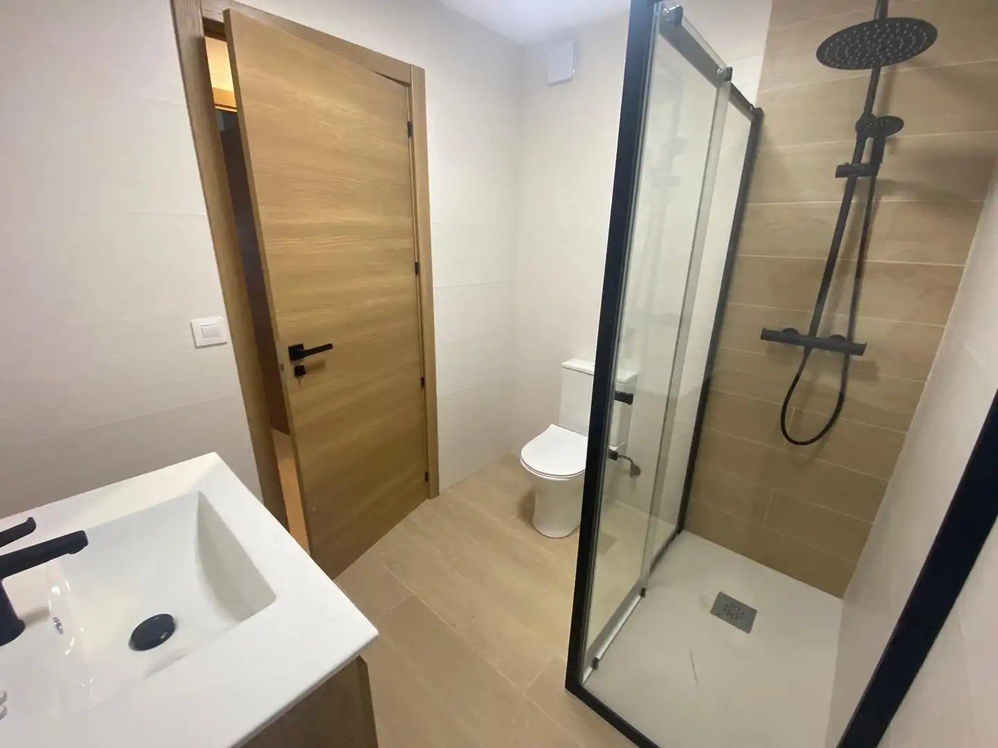 Bathroom of Flat for share in Badajoz  with Air Conditioner and Furnished