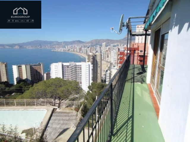 Vista exterior de Casa o xalet de lloguer en Benidorm amb Aire condicionat, Jardí privat i Terrassa