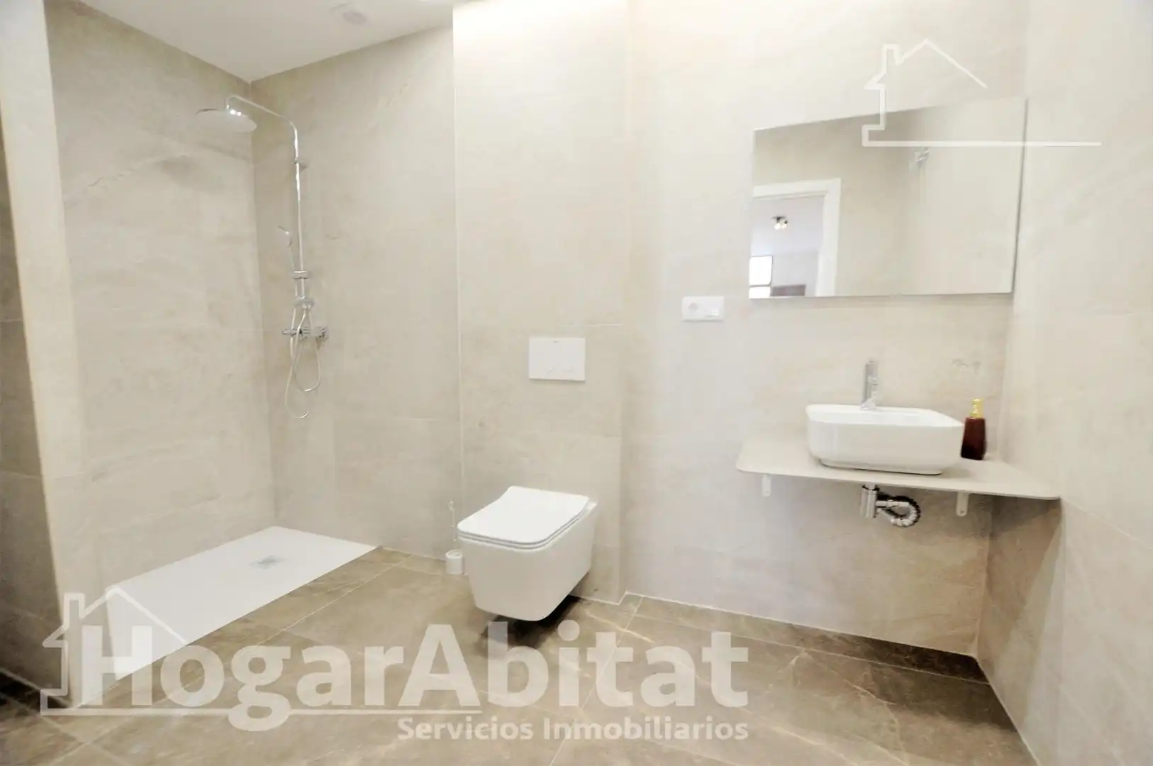 Bathroom of Flat for sale in Valencia  with Air Conditioner