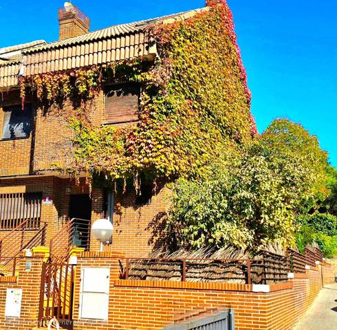 Casa adosada en Venta en El Burgo