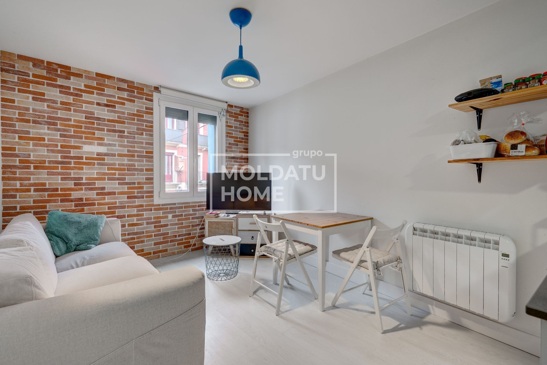 Sala d'estar de Pis en venda en Irun  amb Calefacció i Moblat