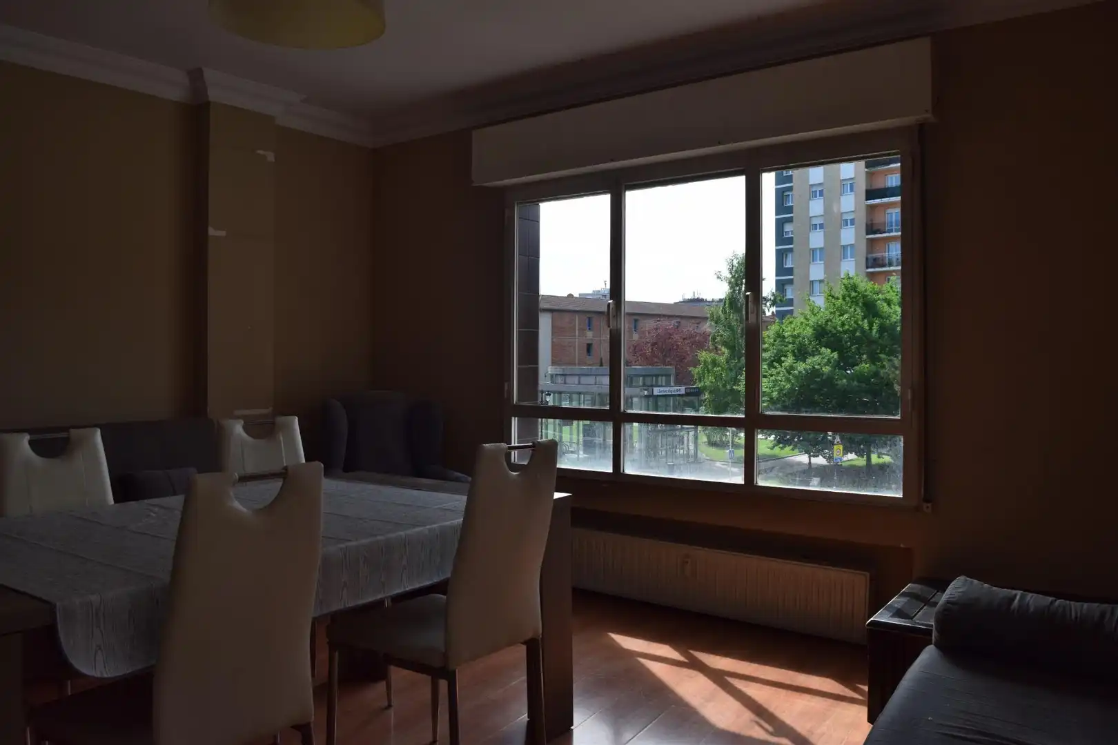 Sala d'estar de Pis en venda en Oviedo  amb Calefacció, Parquet i Traster