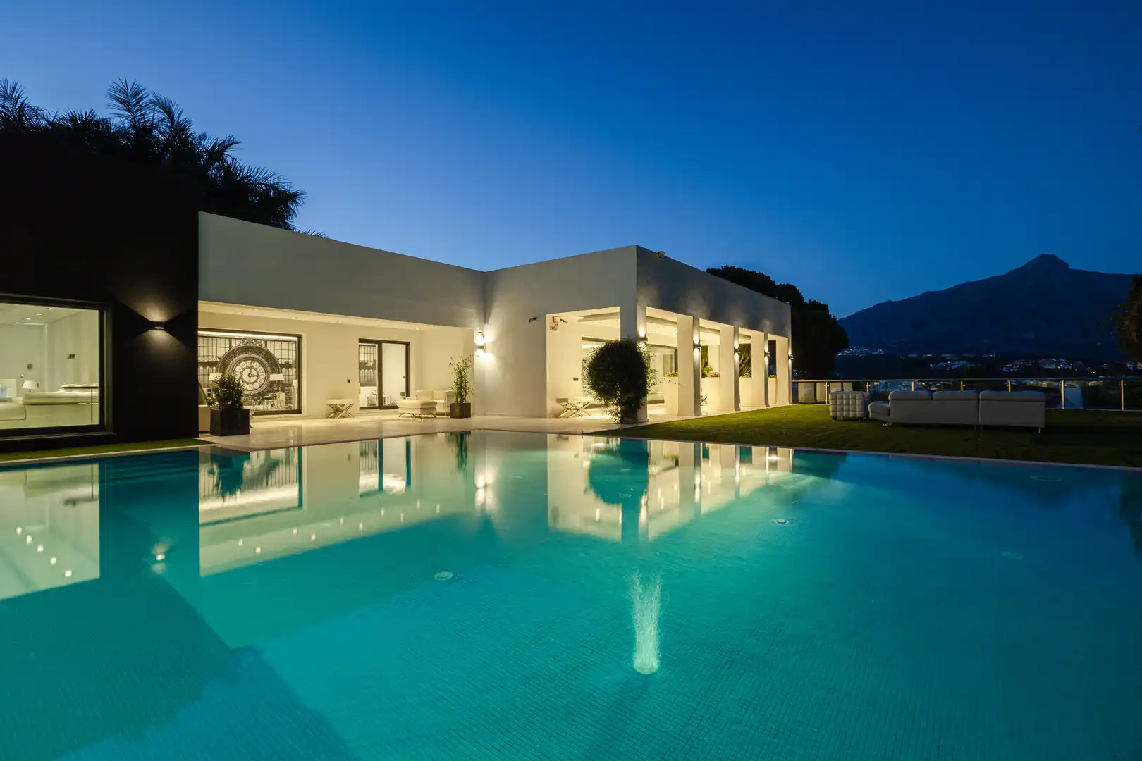 Piscina de Casa o xalet en venda en Nueva Andalucía