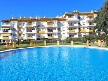 Bajo con piscina en venta en Calle Teba
