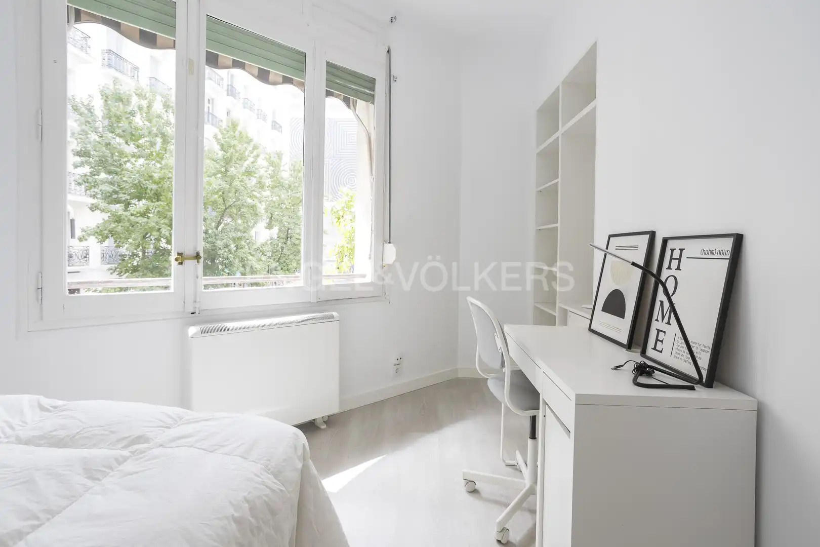 Schlafzimmer von Wohnung zur Miete in Madrid mit Heizung, Parkett und Möbliert