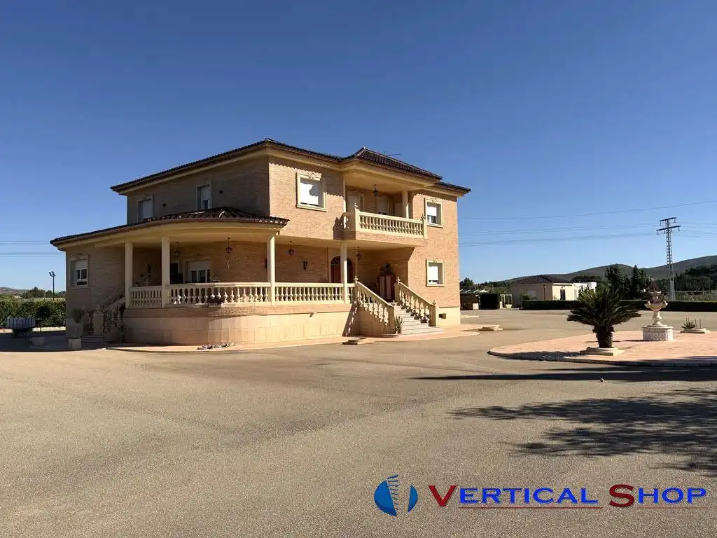 Vista exterior de Casa o xalet en venda en Yecla amb Aire condicionat i Calefacció