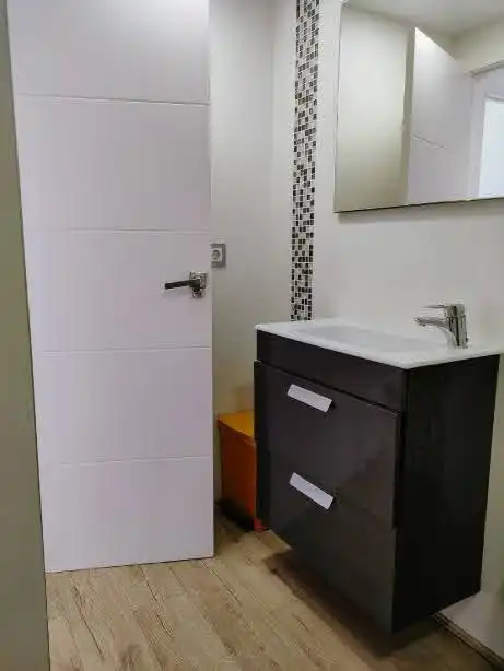 Bany de Casa adosada de lloguer en Alicante / Alacant amb Aire condicionat, Jardí privat i Terrassa