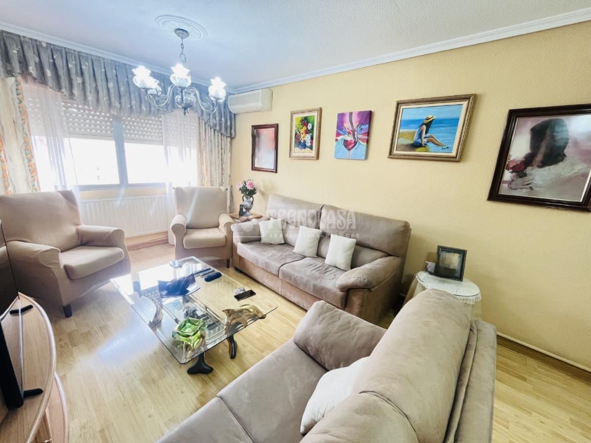 Sala d'estar de Pis en venda en Torrejón de Ardoz amb Aire condicionat i Calefacció