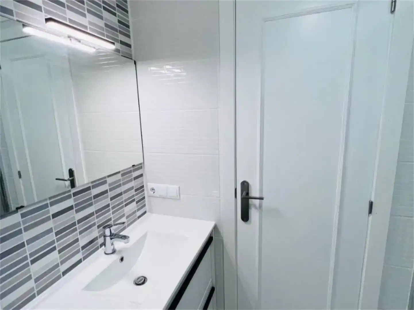 Baño de Apartamento en venta en Torrevieja con Aire acondicionado y Balcón